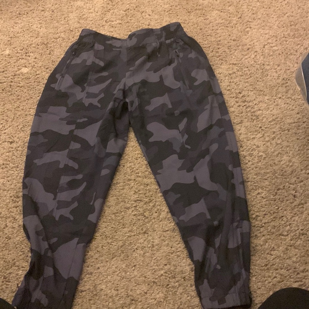 old navy camo pants, petite small adult, never worn, brand new
